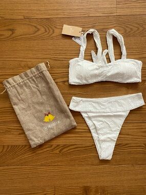 NWT Berlook bikini size medium.